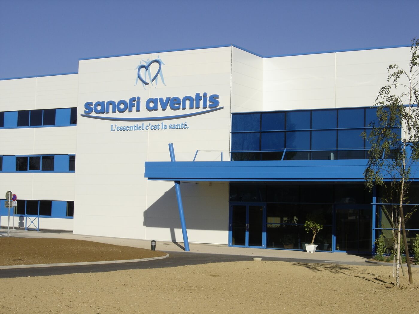 Façade extérieur usine Sanofi Aventis